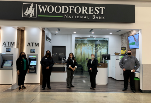 From  left, Porchea Brown, Market Manager, Latoya Warren, Retail Banker,  Terri Moore, Retail Banker, Jessica Young, Branch Manager, Anthony  Stogner, Retail Banker.