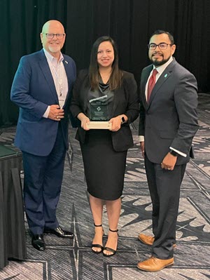 Jay Dreibelbis, President and CEO of Woodforest National Bank and team accepting a 2022 Cornerstone Award at the Texas Bankers Association’s 137th Annual Convention during an awards luncheon.