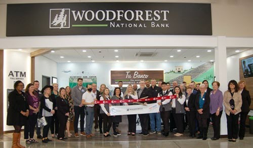 Woodforest National Bank recently celebrated the opening of its second H-E-B retail branch, located at 2108 N. Frazier St. in Conroe, TX, with a ribbon-cutting ceremony officiated by the Conroe Lake Conroe Chamber of Commerce.